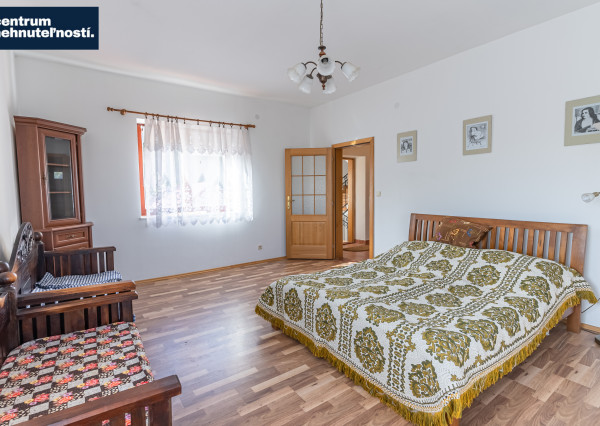 Pálffyho poľovnícke panstvo s vlastným lesom a jazerom