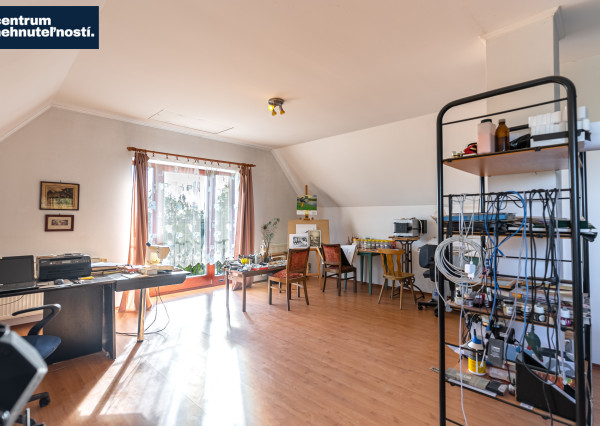 Pálffyho poľovnícke panstvo s vlastným lesom a jazerom