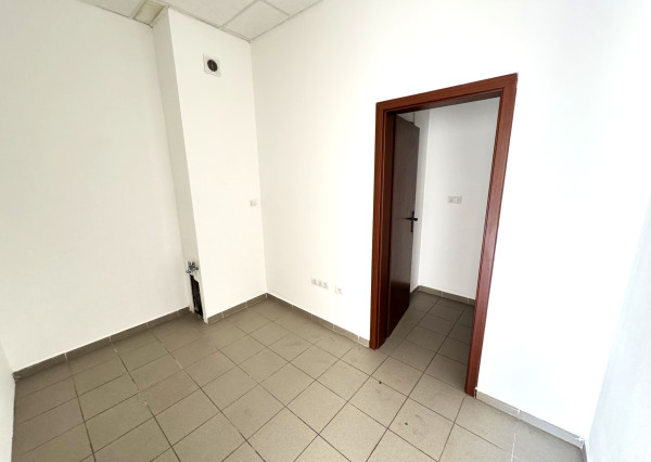 Prenájom - obchodný priestor