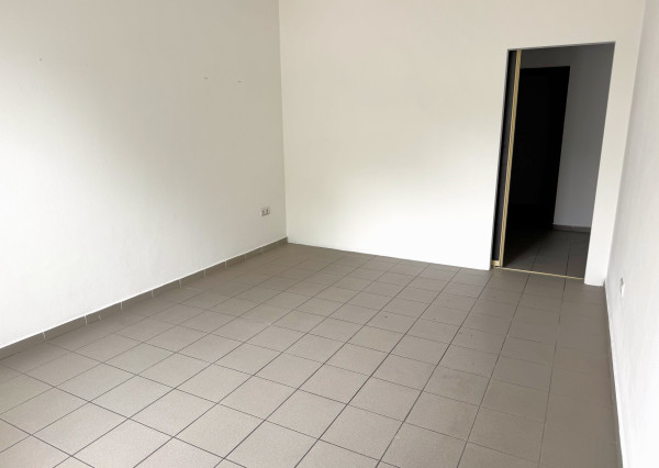 Prenájom - obchodný priestor