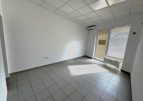 Prenájom - obchodný priestor