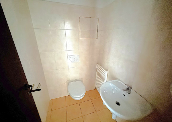 Prenájom - obchodný priestor