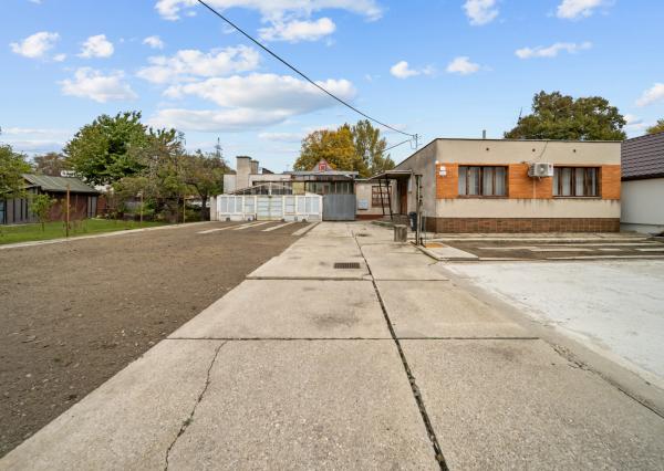 Predaj pozemok s domom a stavbami, BA II - Klatovská ul.