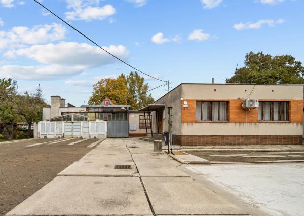 Predaj pozemok s domom a stavbami, BA II - Klatovská ul.