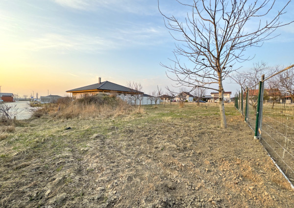 Stavebný pozemok Senec - Veľký Grob na predaj
