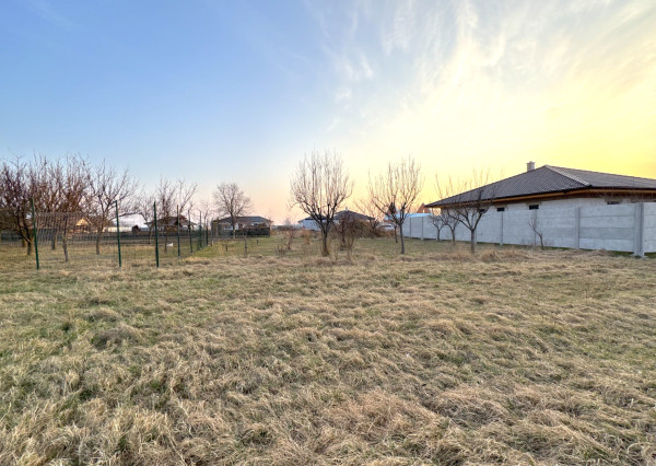 Stavebný pozemok Senec - Veľký Grob na predaj
