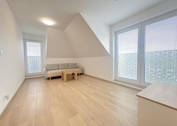 Prenájom 2 izbový byt s parkovaním, Senec - Hurbanova Ves