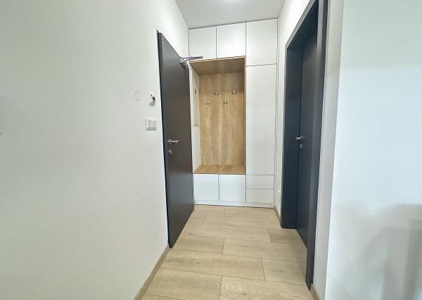 Prenájom 2 izbový byt s parkovaním, Senec - Hurbanova Ves