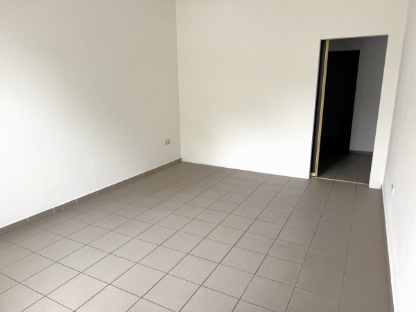 Prenájom - obchodný priestor